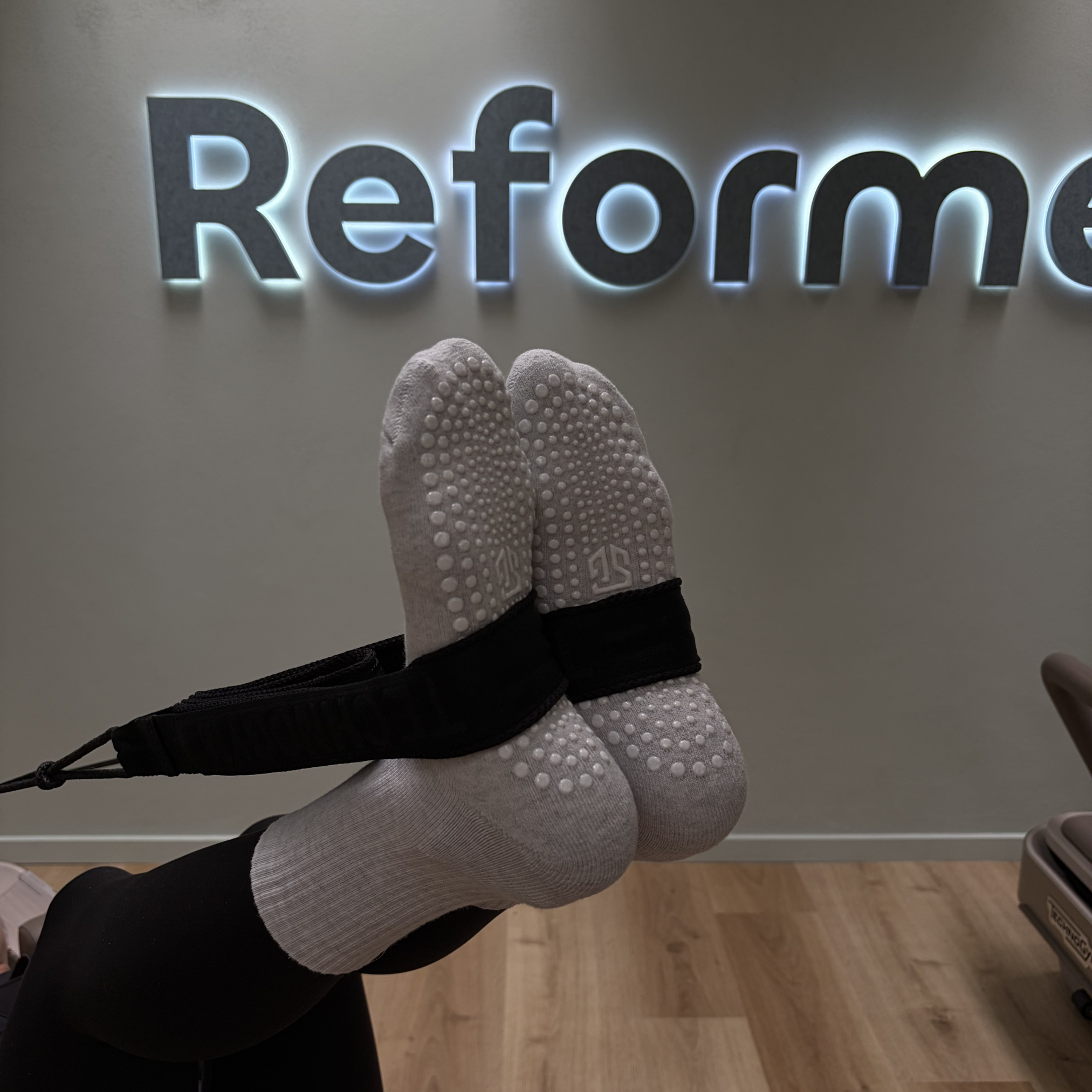 GRIP SOCKS · GREY