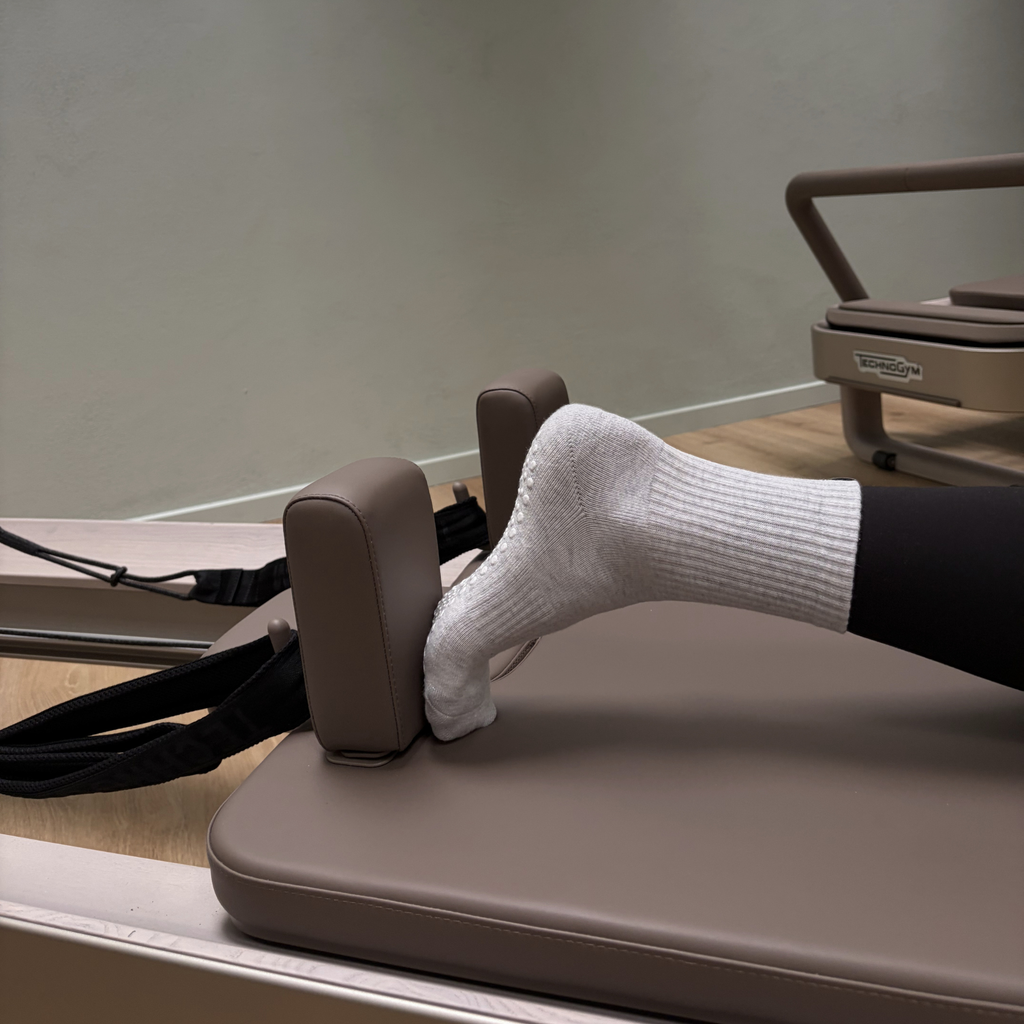 GRIP SOCKS · GREY