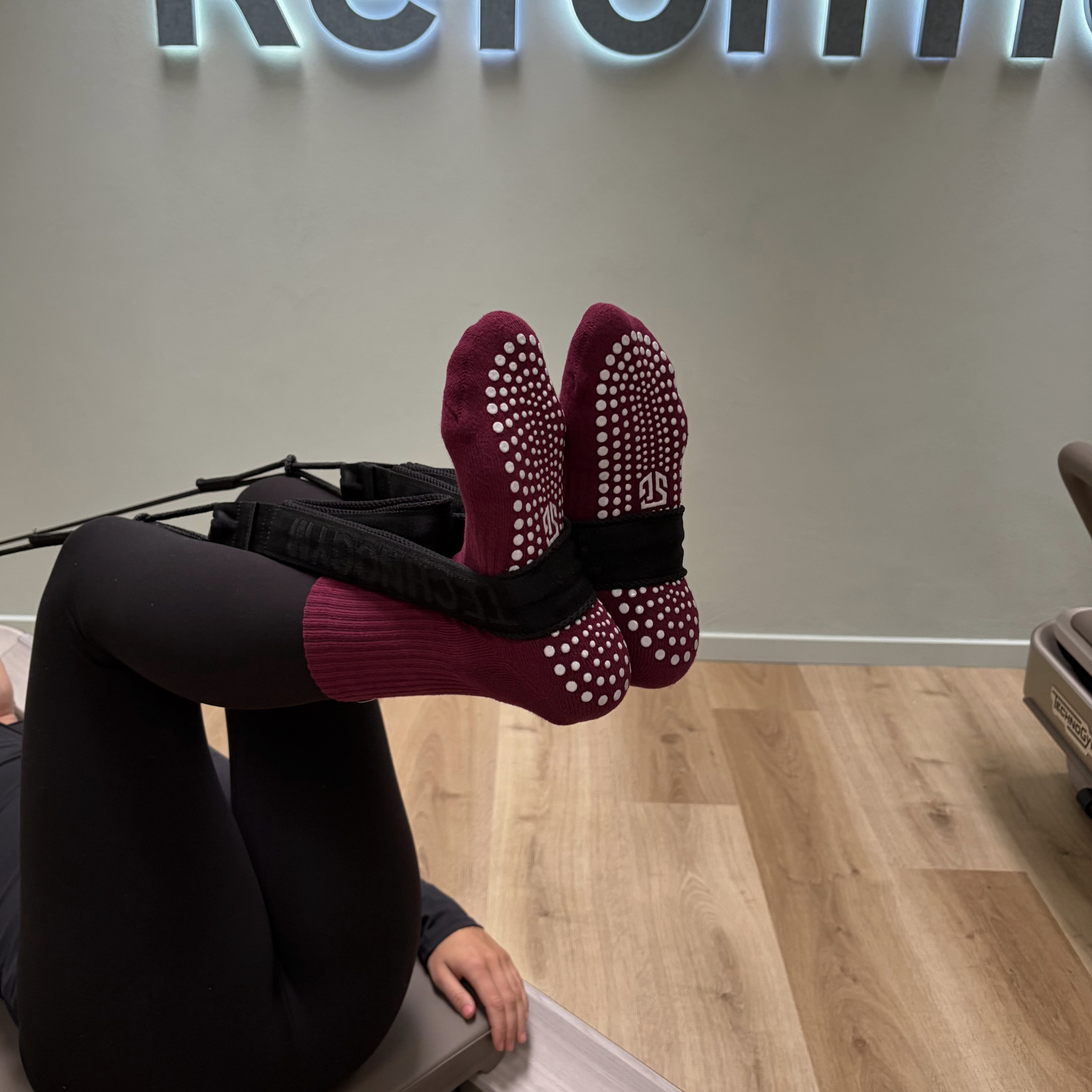 PILATES SOCKS · BURGUNDY