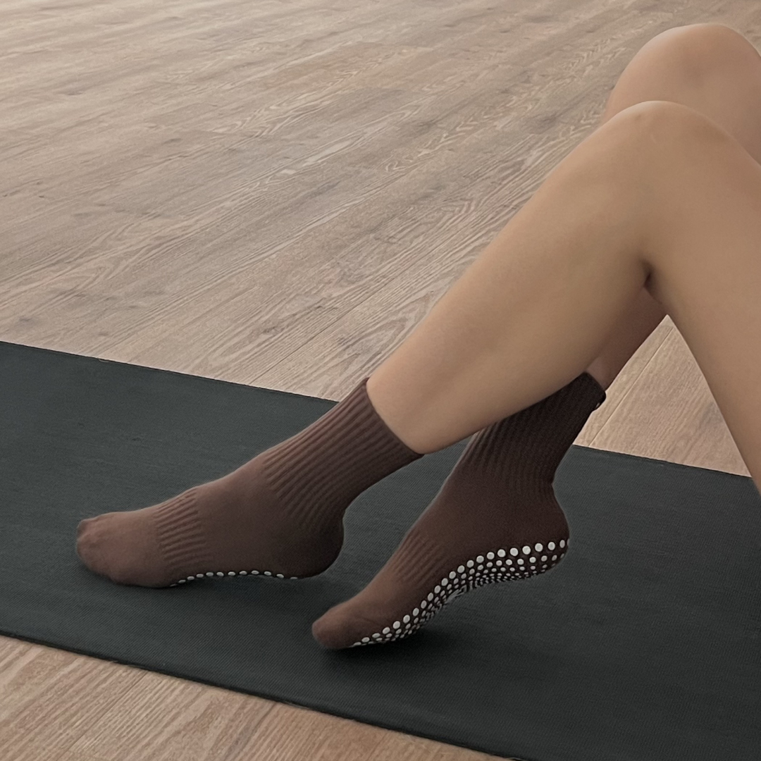 PILATES SOCKS · BRUN/HVID