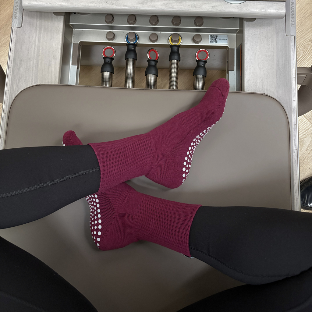 PILATES SOCKS · BURGUNDY