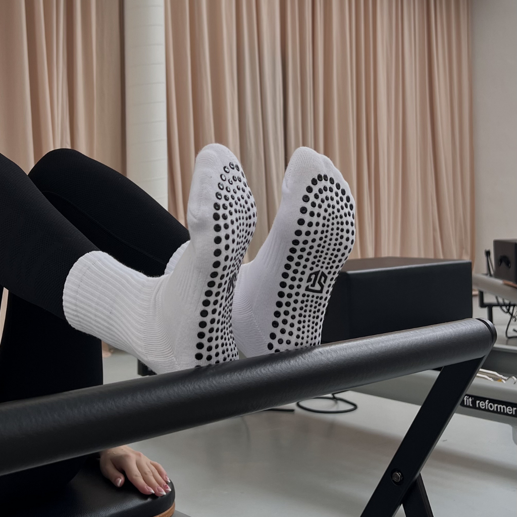 PILATES SOCKS · HVID/SORT