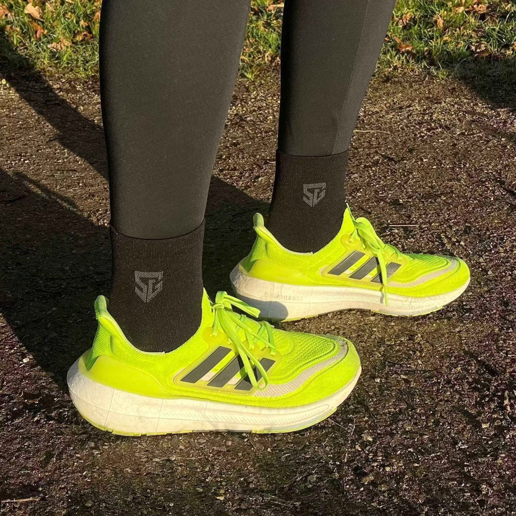 PERFORMANCE · RUNNING SOCKS · SORT/GRÅ