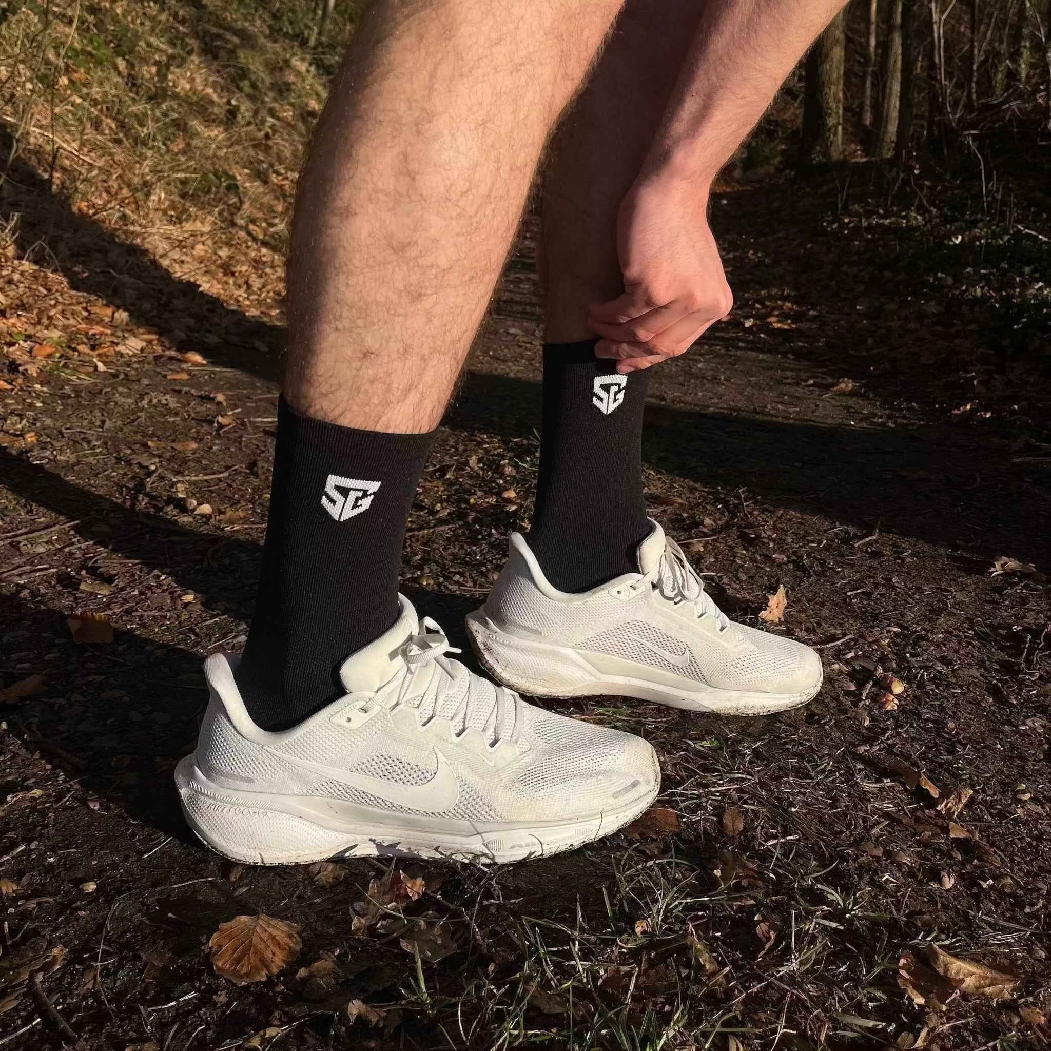 PERFORMANCE · RUNNING SOCKS · SORT/GRÅ